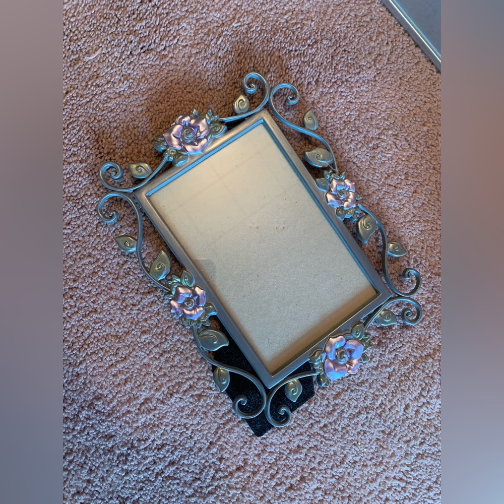 5 picture frames - Picture 3 of 3
